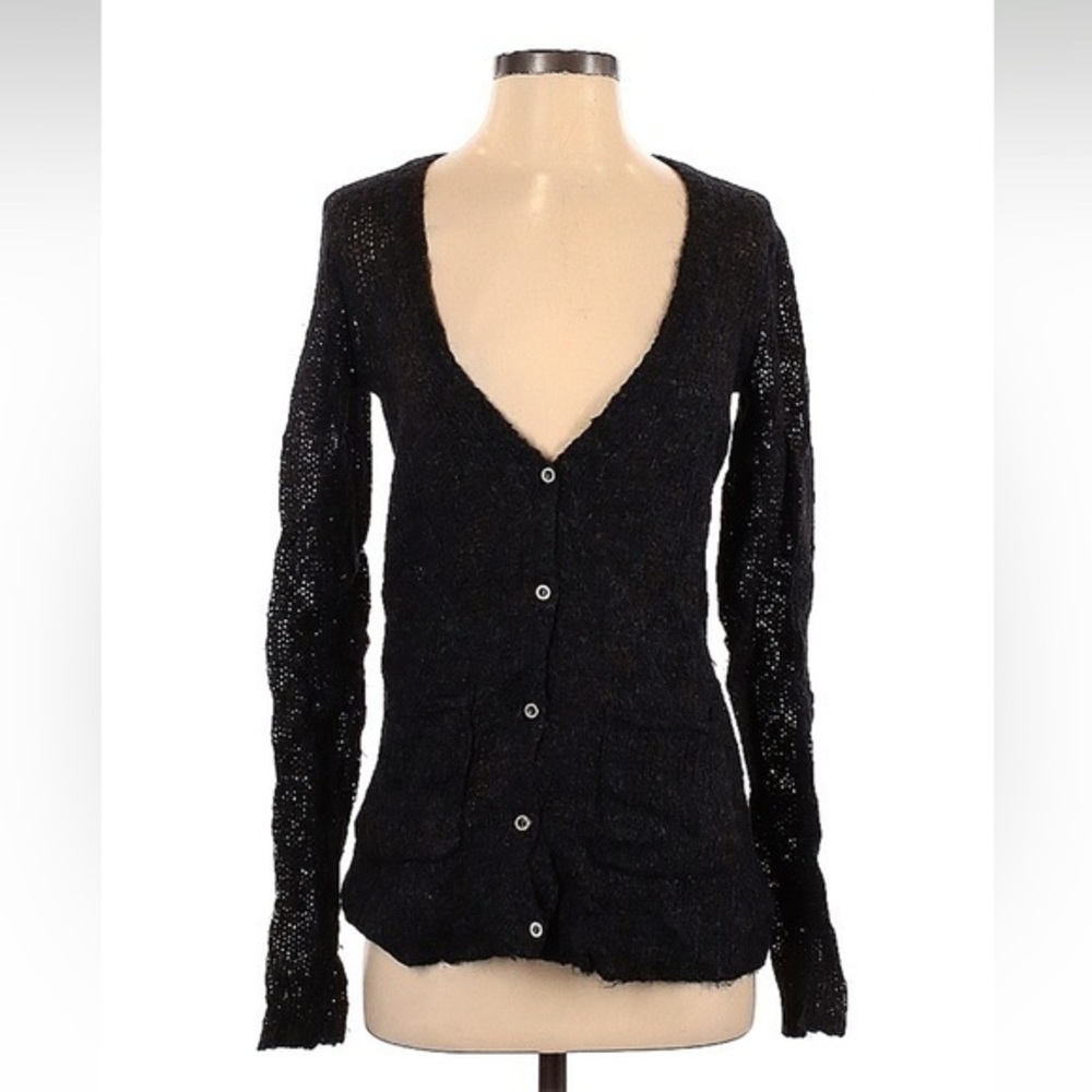 Wallace
Size XS Cardigan